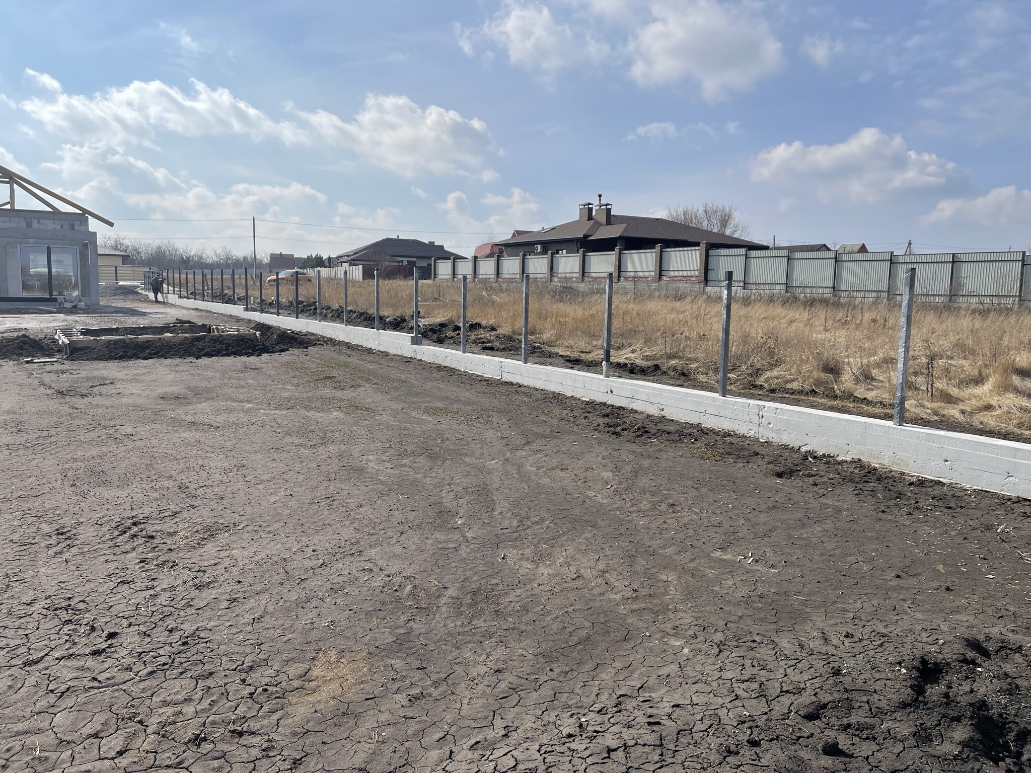 Підготовка периметра під секції огорожі